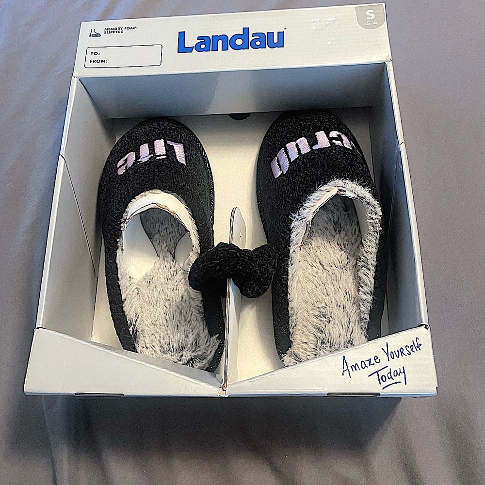 Landau Scrub Life Black Fuzzy Memory Foam
Slippers